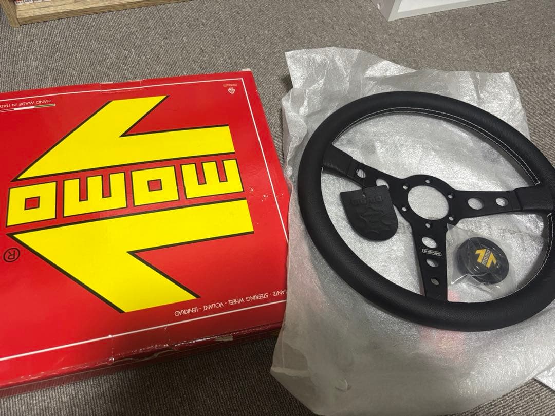 MOMO ステアリング　正規品　プロトブラック