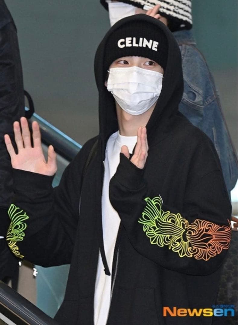 セリーヌ ロゴ ニットキャップ ビーニー ニット帽 アンゴラ混