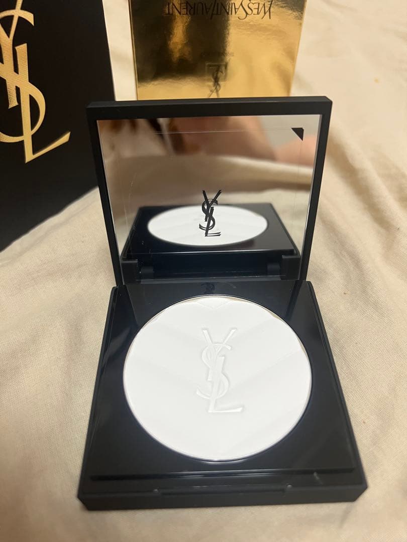 YSL ALL HOURS HYPER FINISH プレストパウダユニバーサル