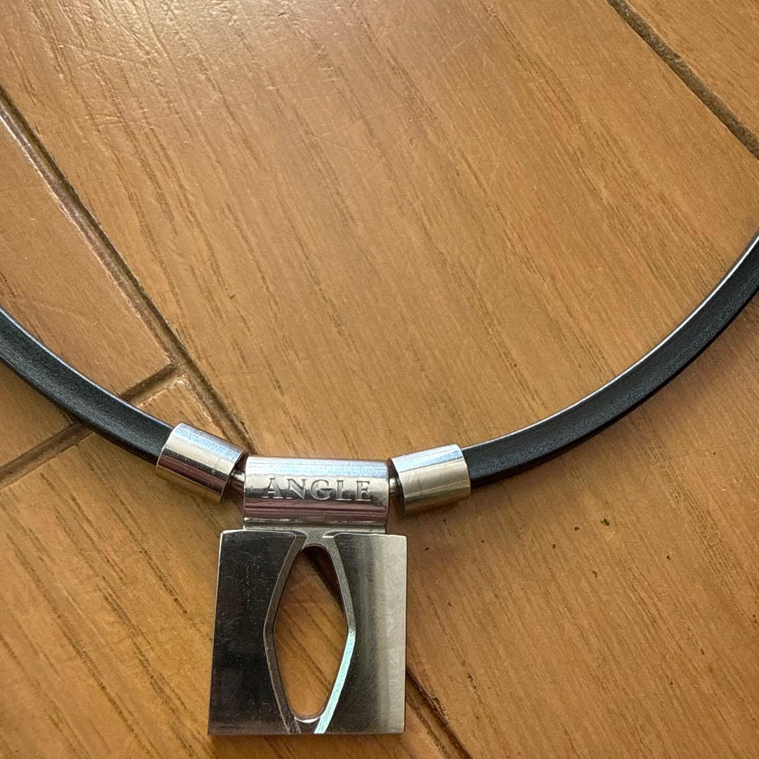 ANGLE ネックレス シンプルデザイン