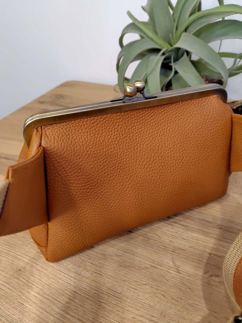 か*☆様 牛革がま口ボディーバッグ　ハンドメイド高級牛革仕様