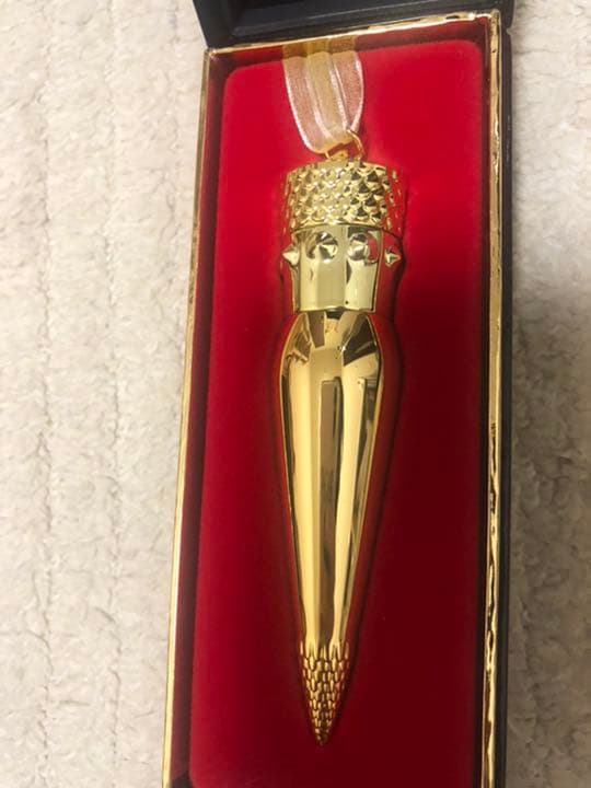 ルブタン　リップ　口紅