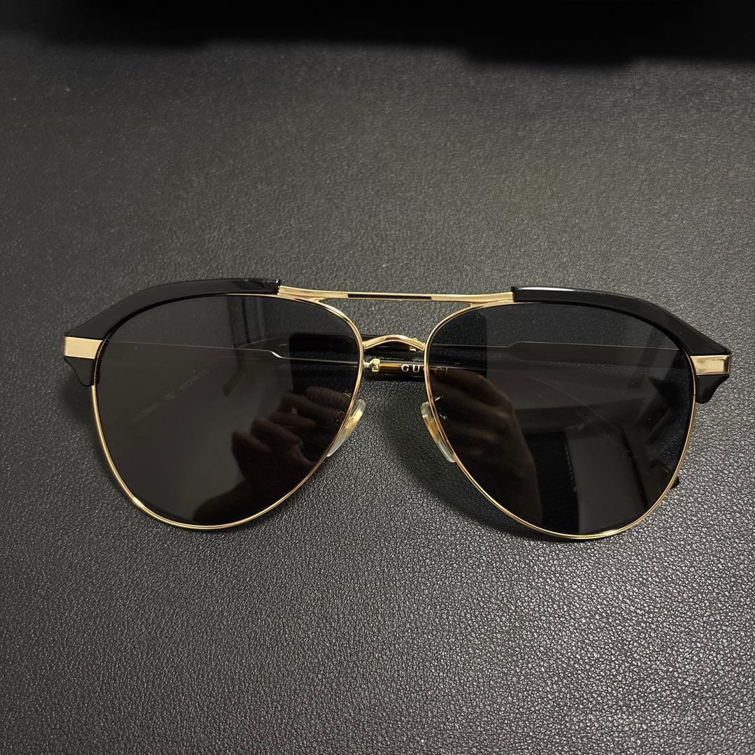 GUCCIサングラス ブラック/ゴールド