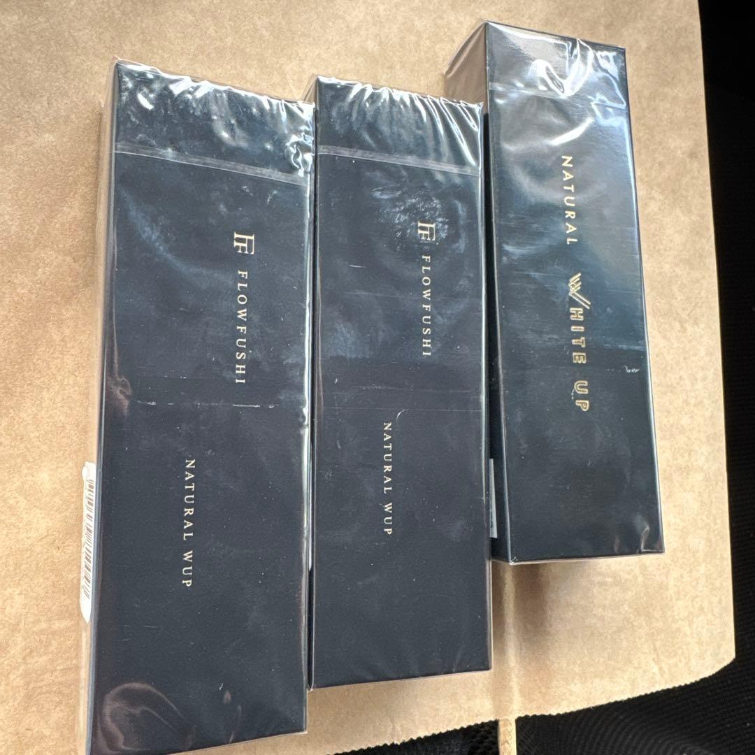 ワールドレップサービスのミネラルエマルジョンクリームクリア30gの3本セット