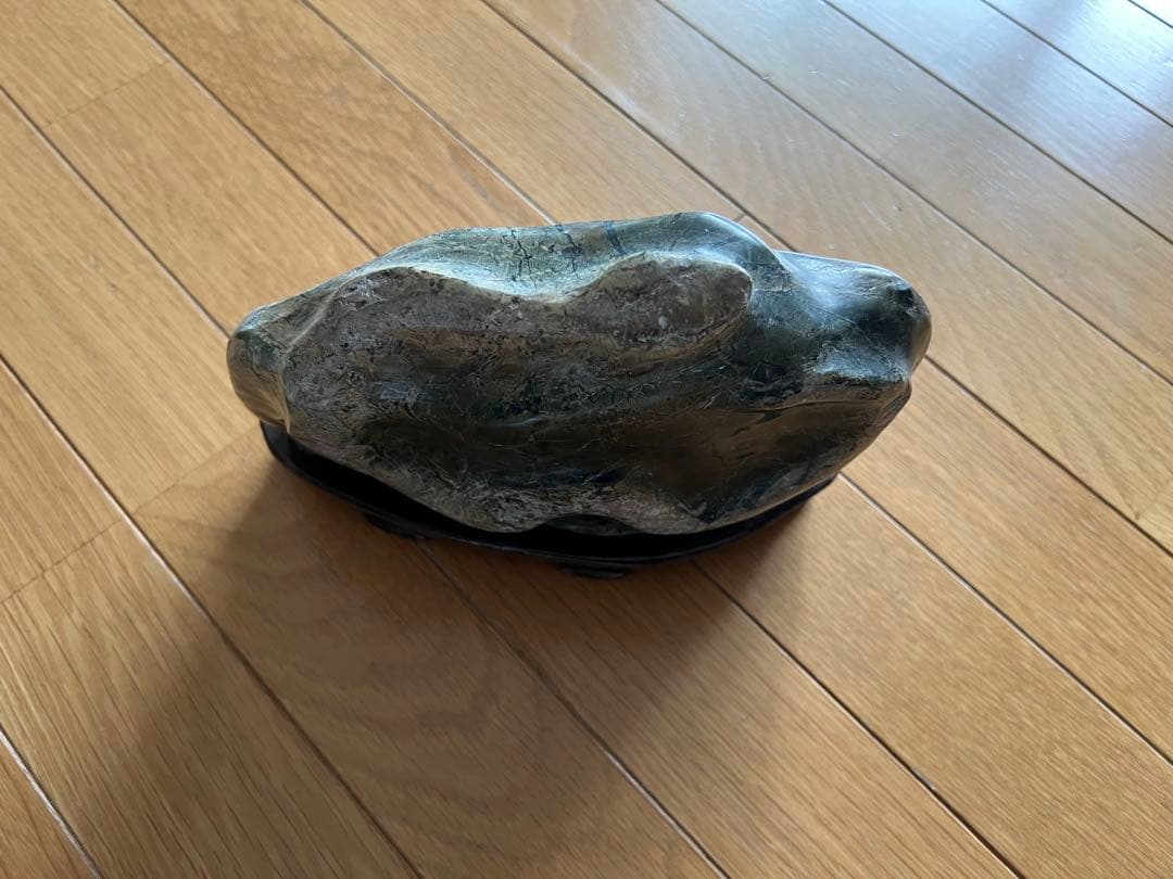 蛇石　天然石　パワーストーン　台座付き