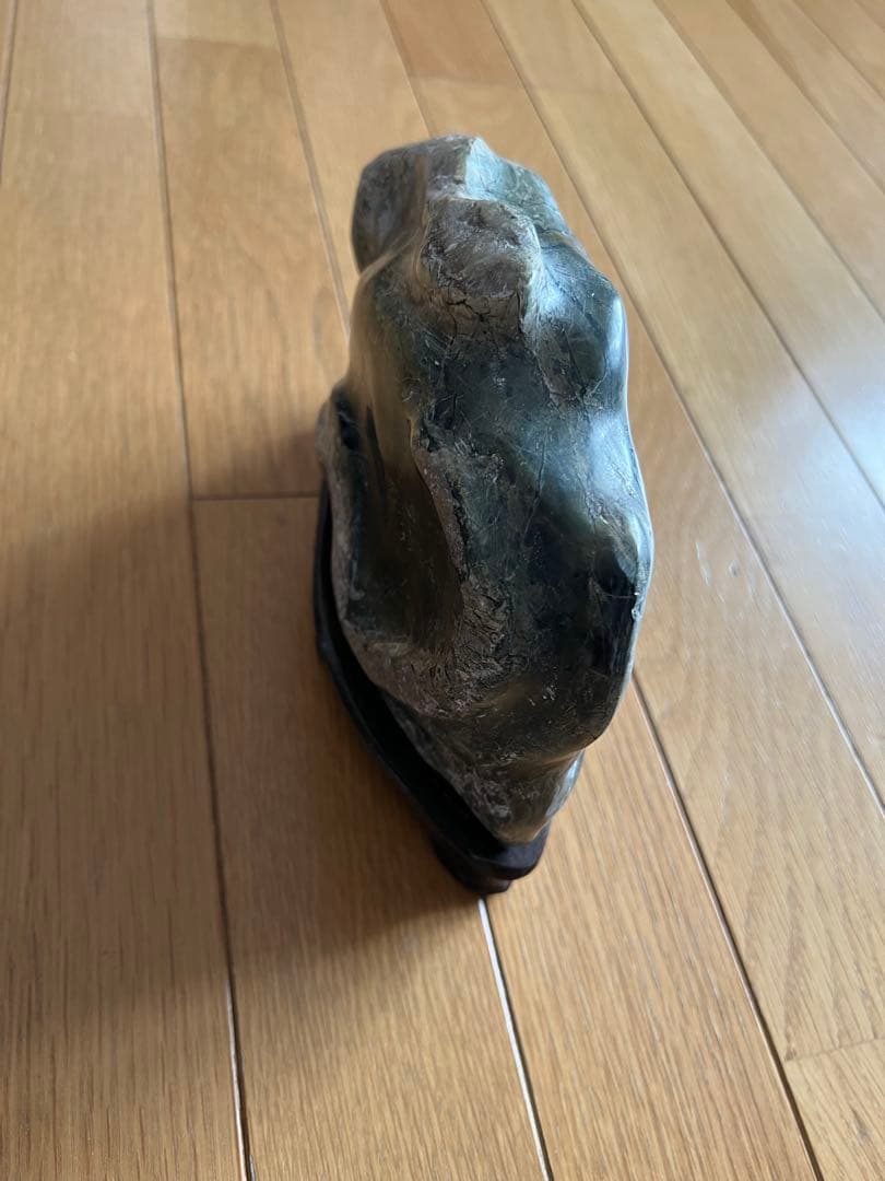 蛇石　天然石　パワーストーン　台座付き