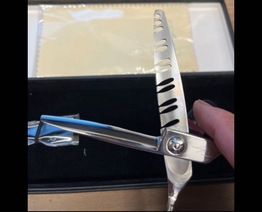 S2シザー(セニング)【状態Sランク】中古品箱付きセーム、ドライバー付き。