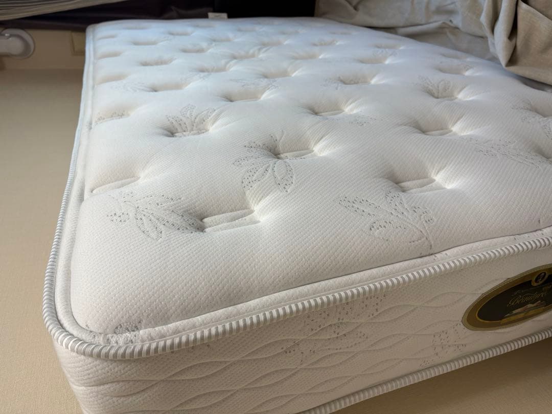 Beautyrest Simmons セミダブルマットレス　クラウンエンパイアー