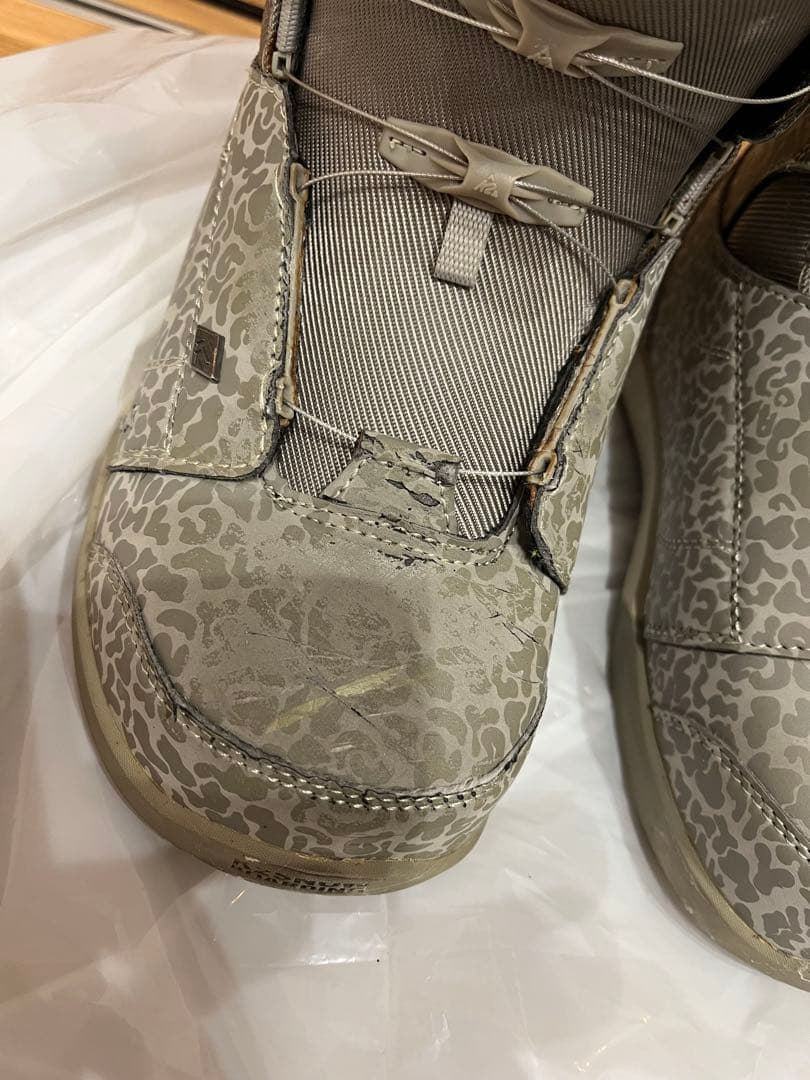 ケーツー　女性用スノーボードブーツ グレー/レオパード柄