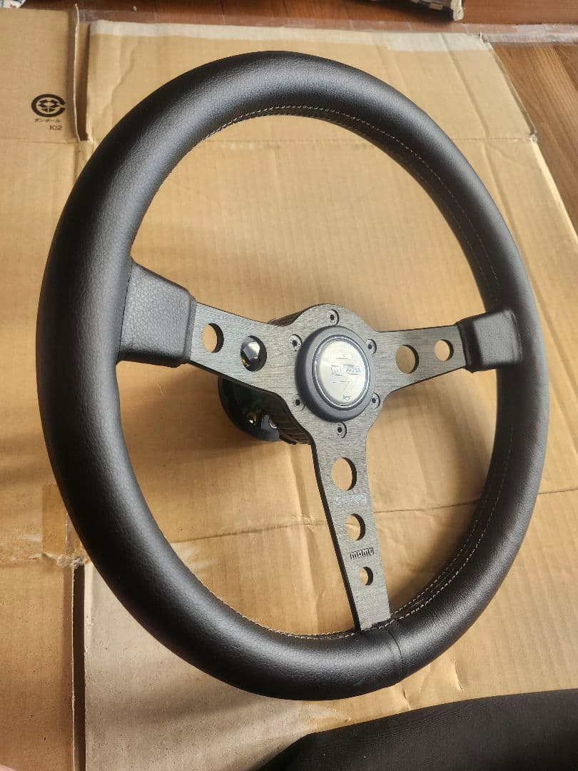 MOMO モモ ステアリング P1 PROTO TIPO 35パイ