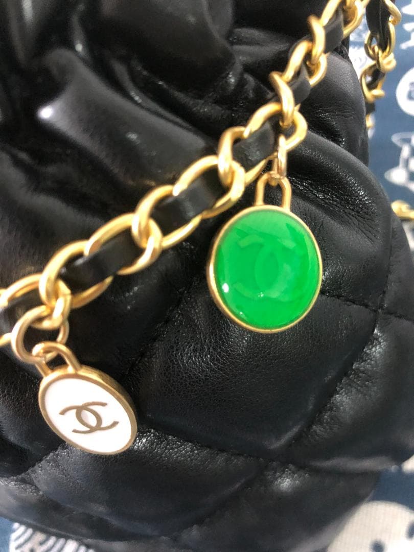 ショルダーバッグ　ノベルティ　ブラック　ブラック　ロゴ多い　バッグ