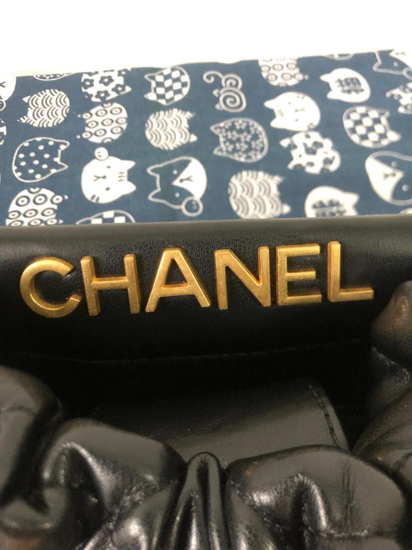 ショルダーバッグ　ノベルティ　ブラック　ブラック　ロゴ多い　バッグ