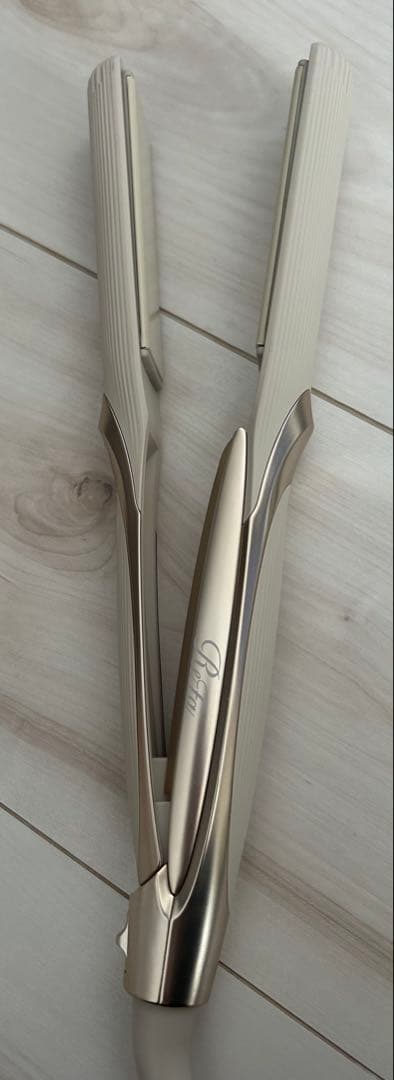 リファ　ストレートアイロンアイボリー