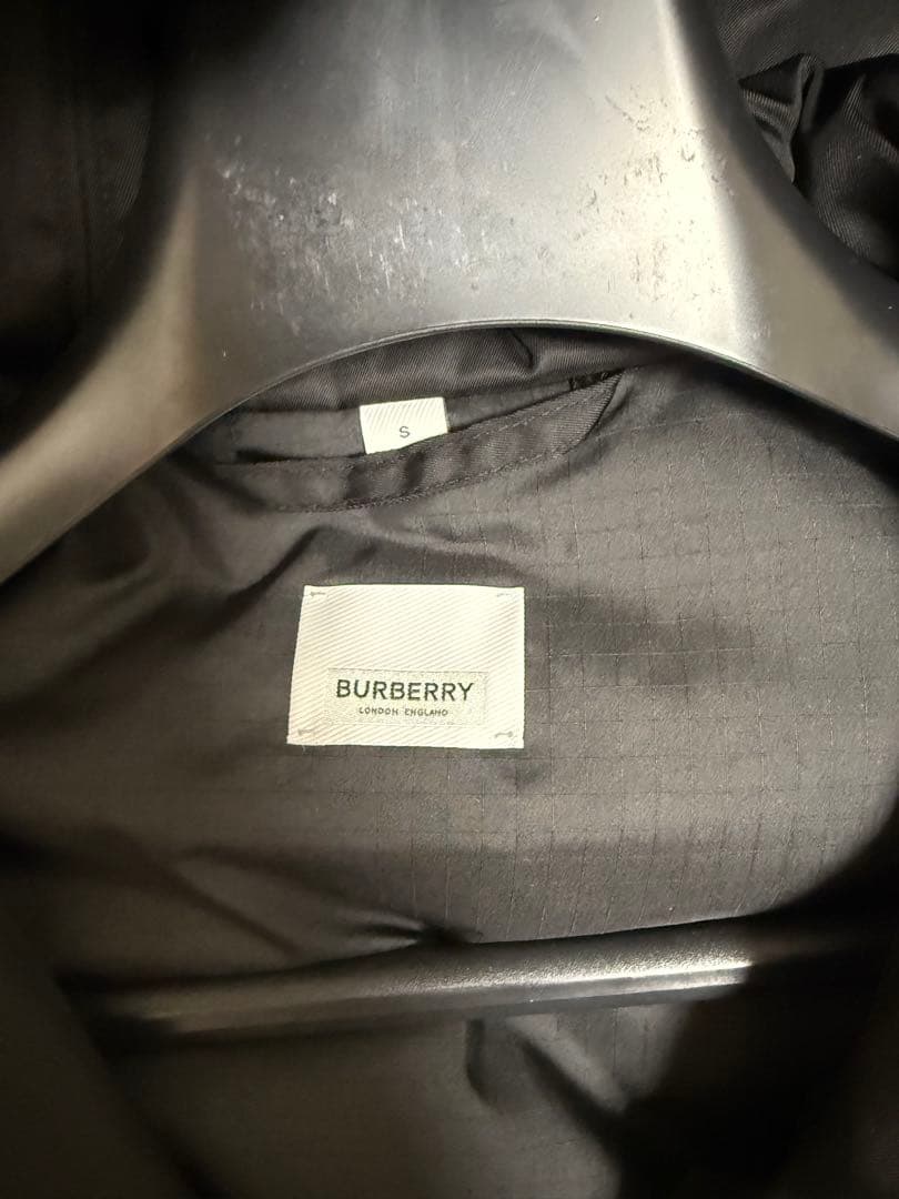 BURBERRY ブラック ナイロンダウンジャケット