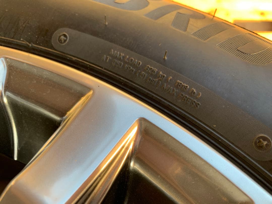 新車外し　トヨタ・新型クラウンセダン　純正19インチタイヤ　ホイール　セット