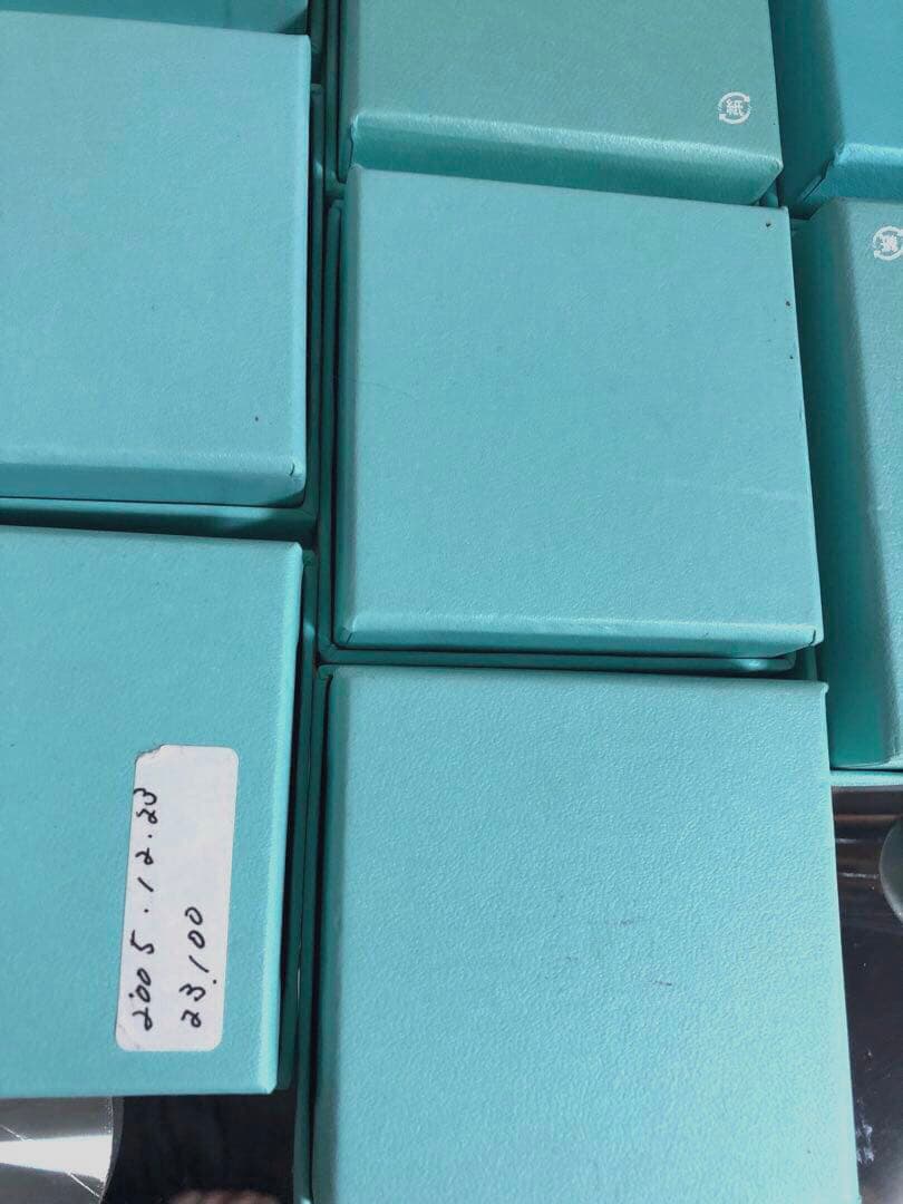 ESSENTIALS 様　ティファニー　ネックレス等アクセサリー箱　箱のみ