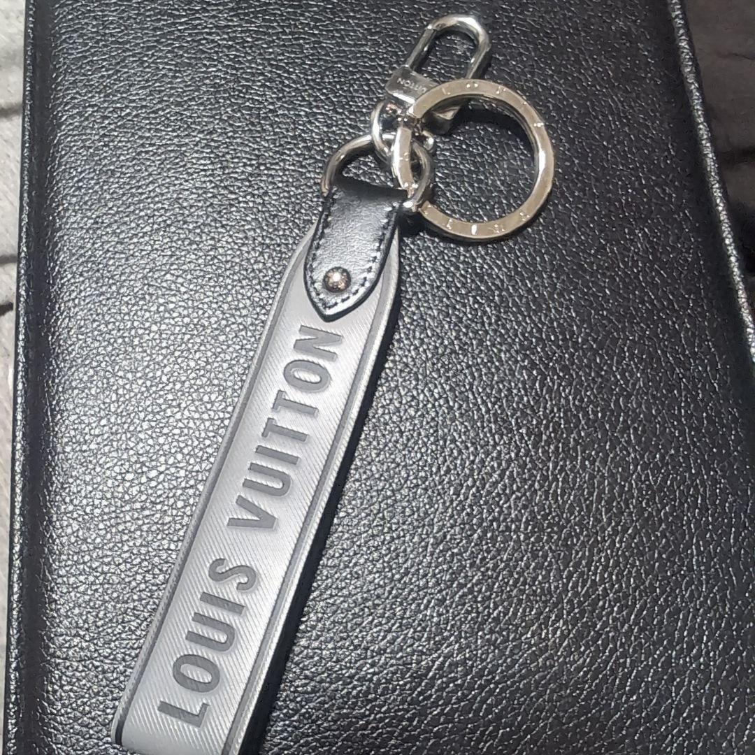 LOUIS VUITTON レザーキーホルダー グレー　美品
