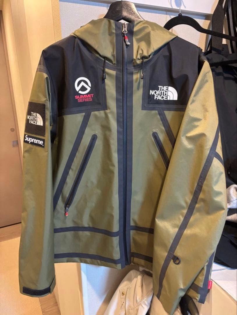 Supreme シュプリーム ノースフェイス サミットシリーズ