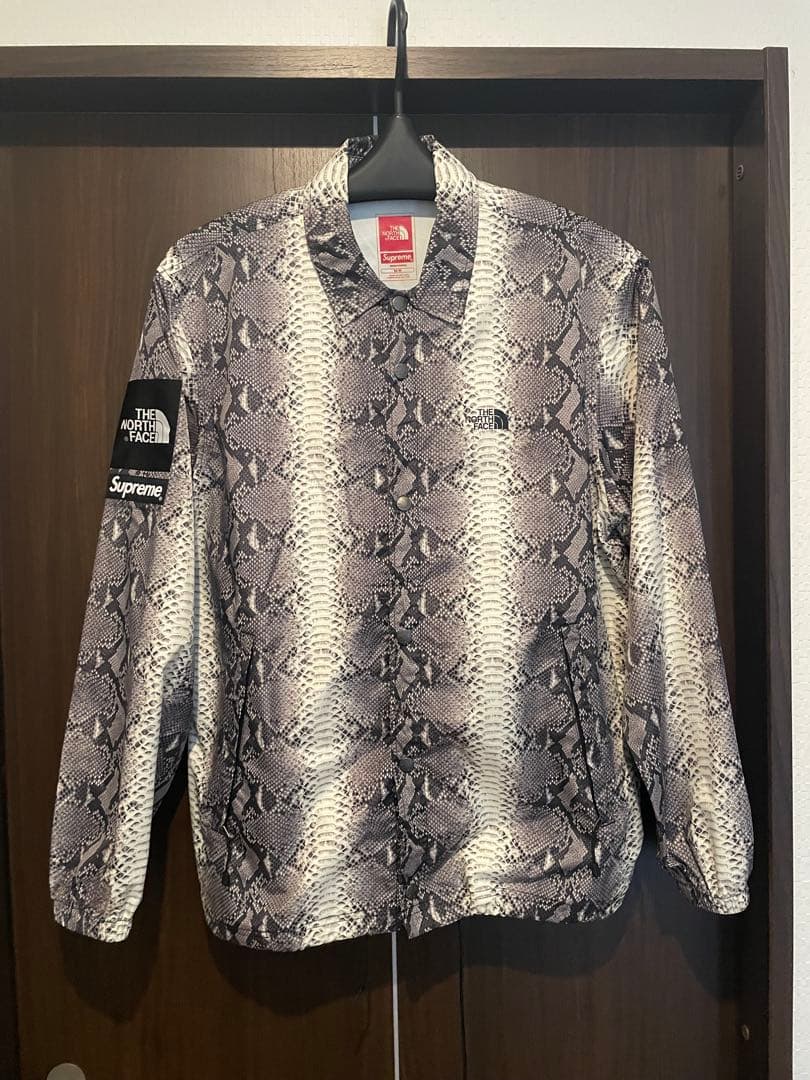 美品THENORTHFACE × Supremeヘビ柄コーチジャケット　スネーク