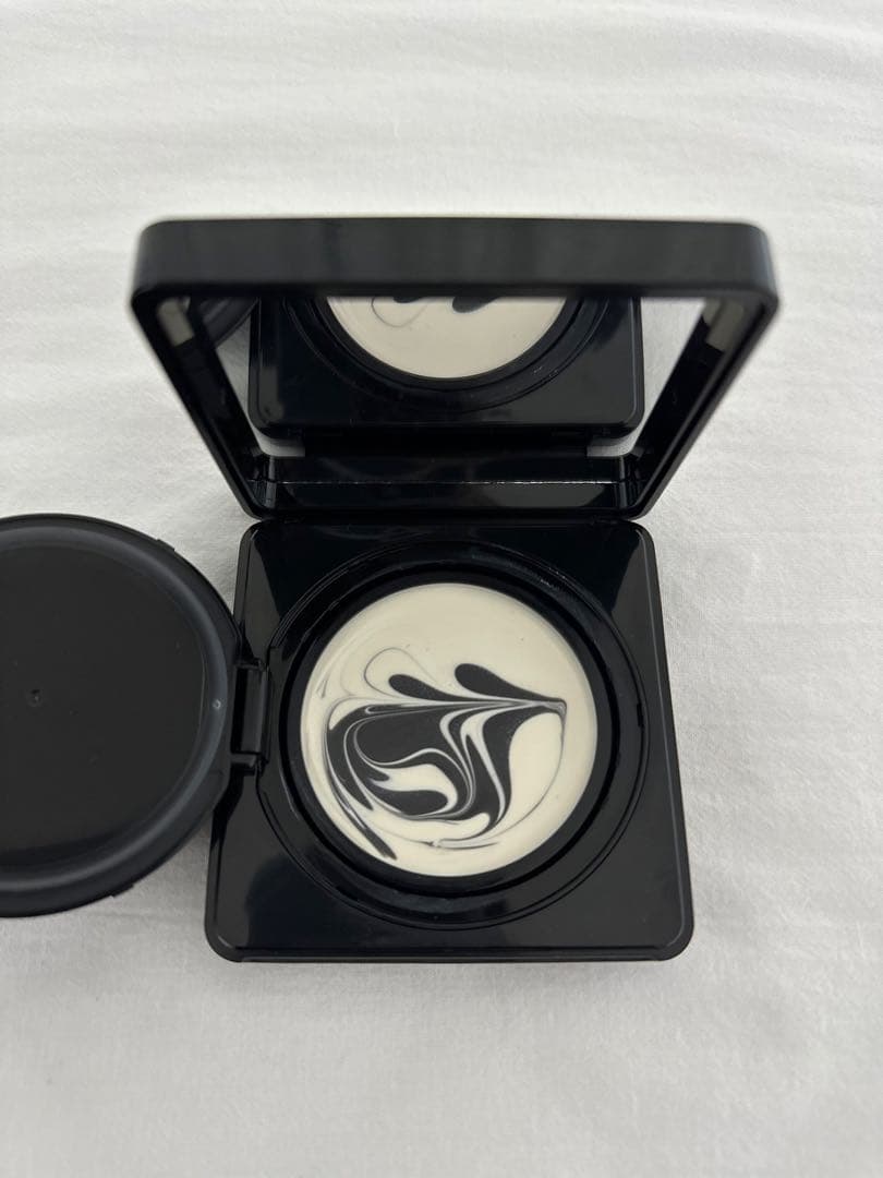 ジバンシイ　UVコンパクト