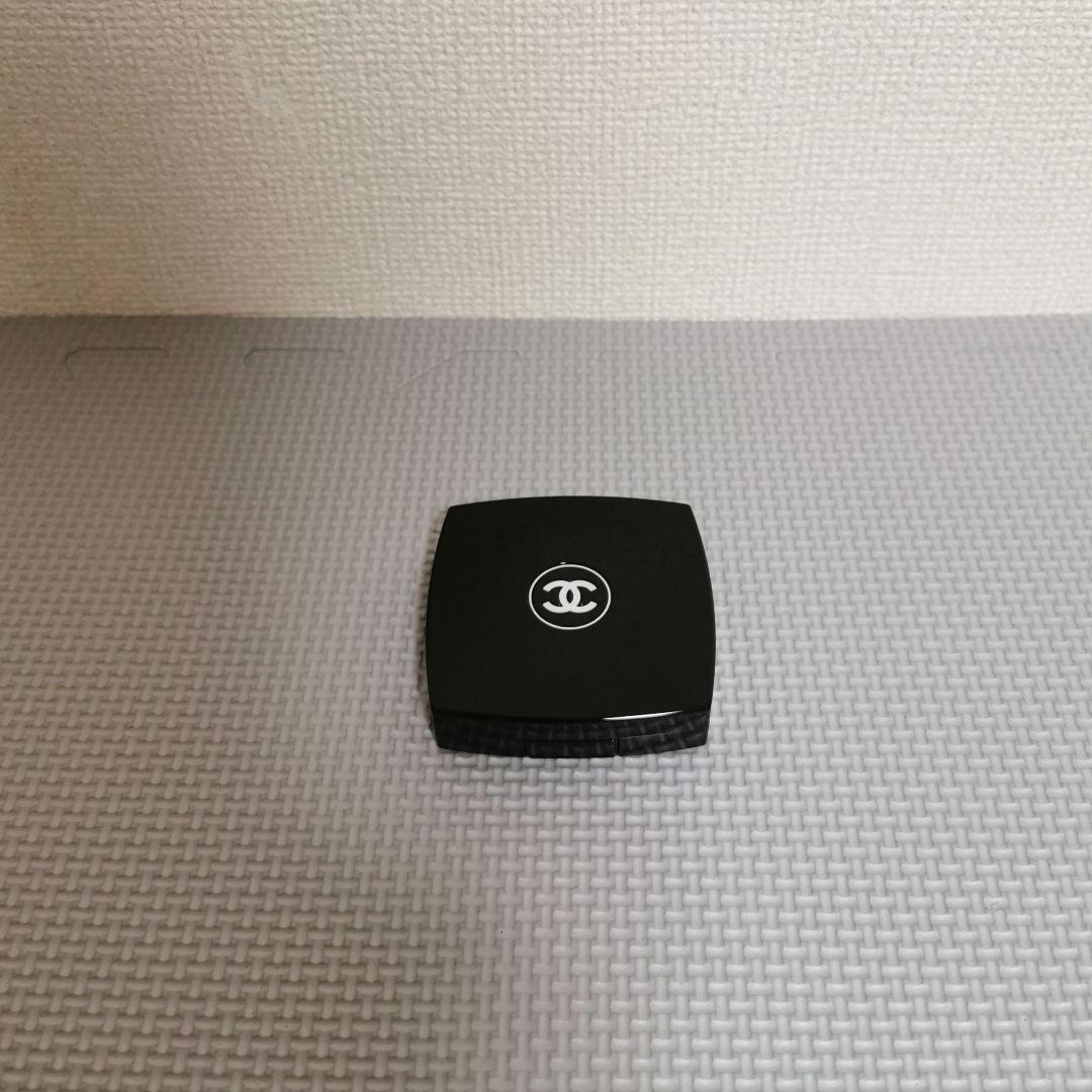 CHANEL　レ キャトル オンブル ブトン 239 ブトン バロック