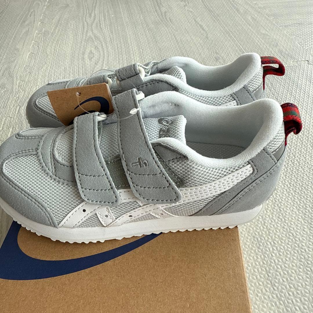 【値下】新品　ファミリアasicsスニーカー　18.5cm