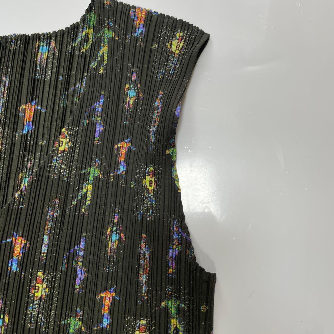 プリーツプリーズ スポーツ柄　ノースリーブチュニック　サイズ4 総柄