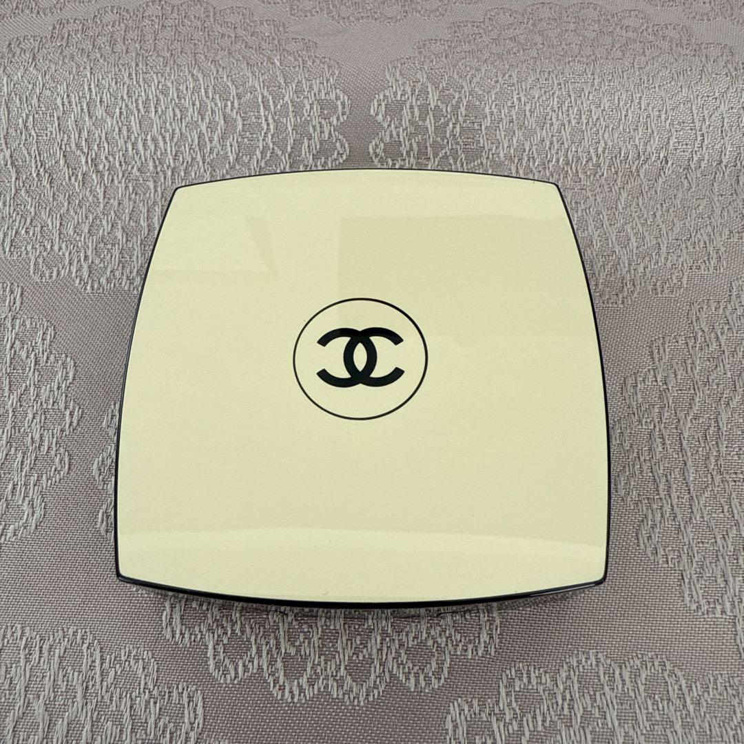 CHANEL LES BEIGES アイシャドウパレット LIGHT 廃盤