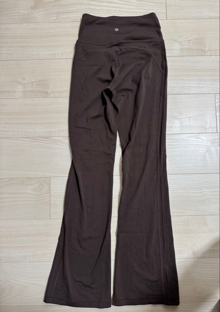 lululemon スーパーハイライズ フレアパンツ　Asia Fit