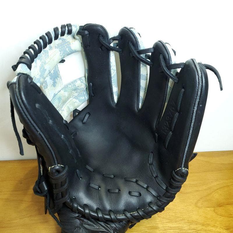 アンダーアーマー WHITE CAMO 限定モデル カモ柄 内野用 軟式グローブ