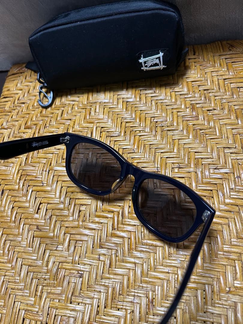 STUSSYネイビー 偏光レンズ サングラス ケース付き