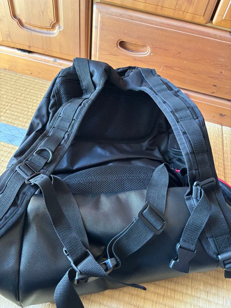 ラディカルフィットネス黒リュックサック　リストバンド３個おまけ！男女兼用！