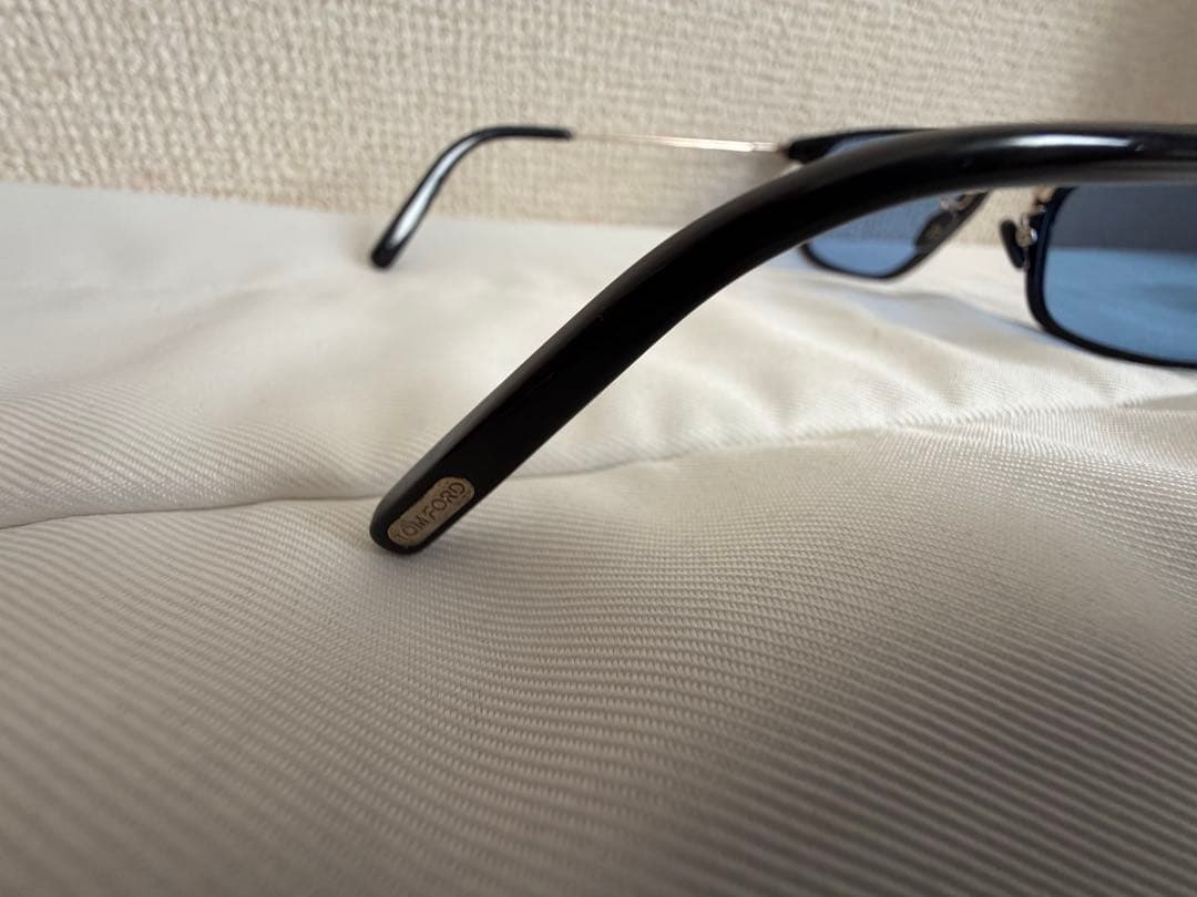 【tttリユース】TOM FORD サングラス FT1042-D ※傷あり