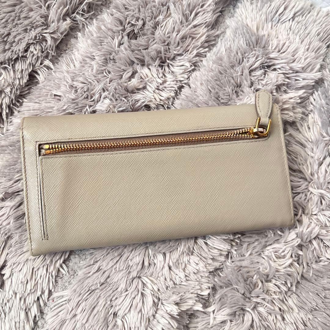 良品✨PRADA サフィアーノ　長財布　メタルロゴ　グレージュ　レディース