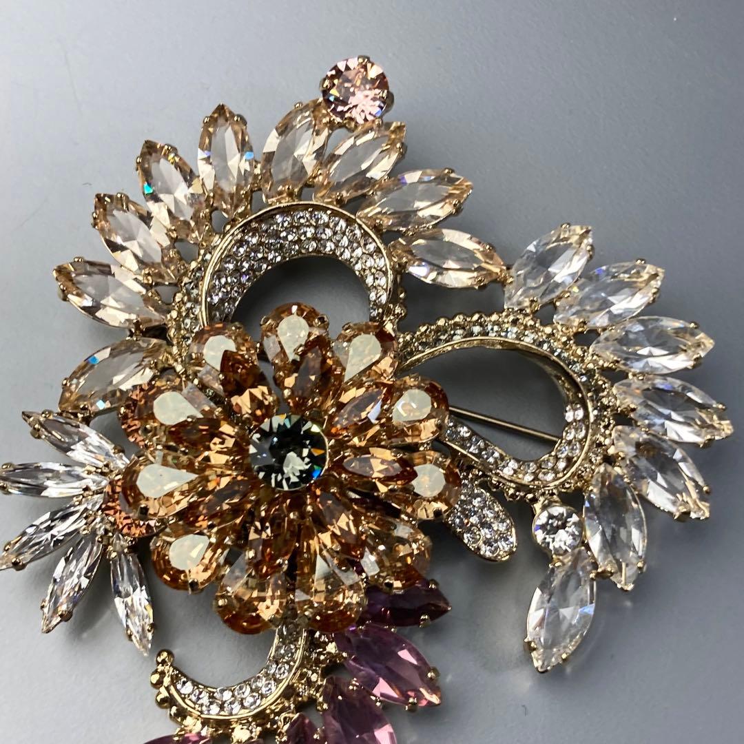 【未使用品】定価１１万超　ディースクエアード　スワロフスキー　華やぐブローチ