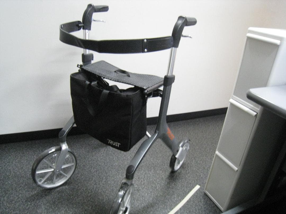 トラストケアウォーカー レッツフライ 歩行車 シルバーカー 竹虎