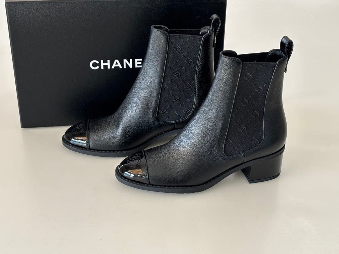 新品 未使用 シャネル CHANEL ブーツ レザー　シューズ　37