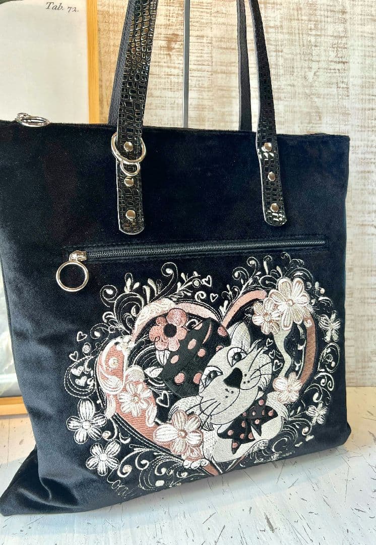 ロラライハリス♡ブラックベロア♡刺繍の本革持ち手のファスナー式肩掛けバッグ