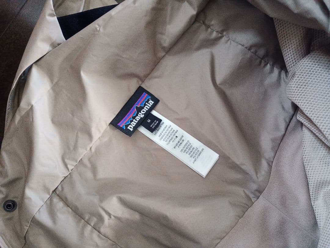 Patagoniaのレディースパウダータウン スキー スノーボード ビブパンツ