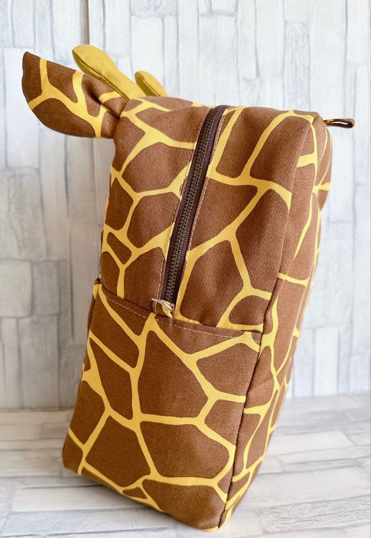 専用　ハンドメイド　キリン型　バッグ　刺繍　猫　イルカ　ミニリュック型ポーチ