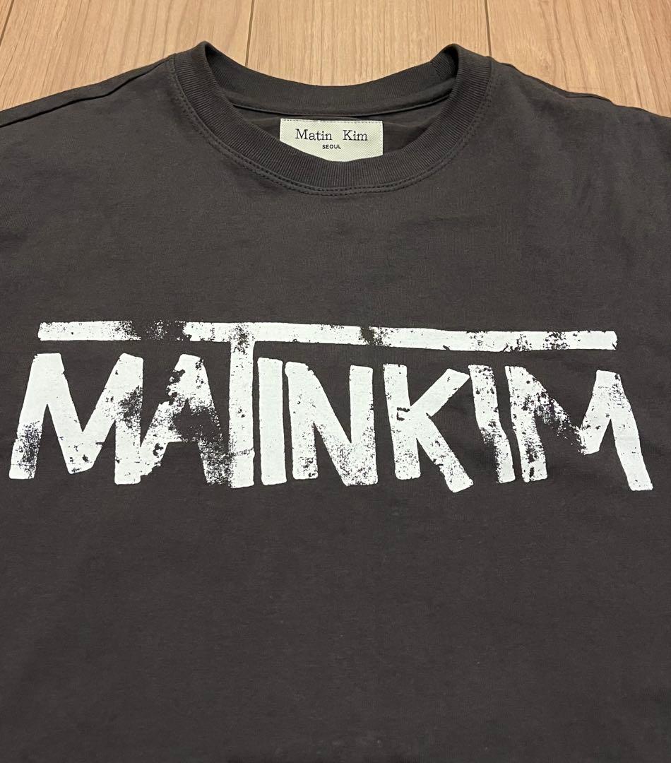 Matin Kim HANGEUL LOGO BIG Tシャツ