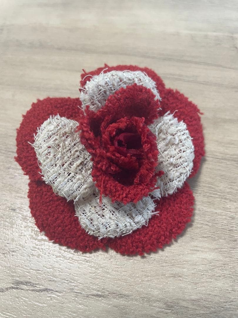 CHANEL ブローチ コサージュ カメリア 紅白　Betty1014