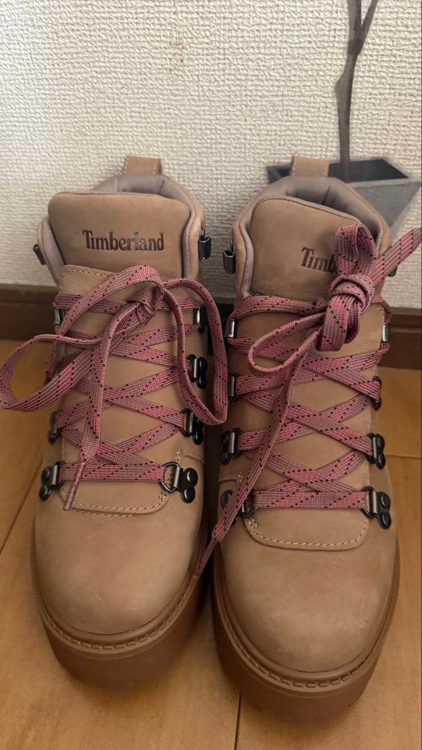 Timberland ベージュブーツ ピンク紐