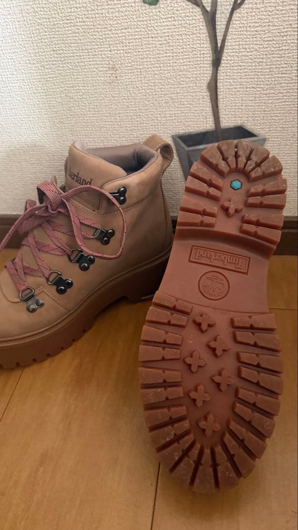 Timberland ベージュブーツ ピンク紐
