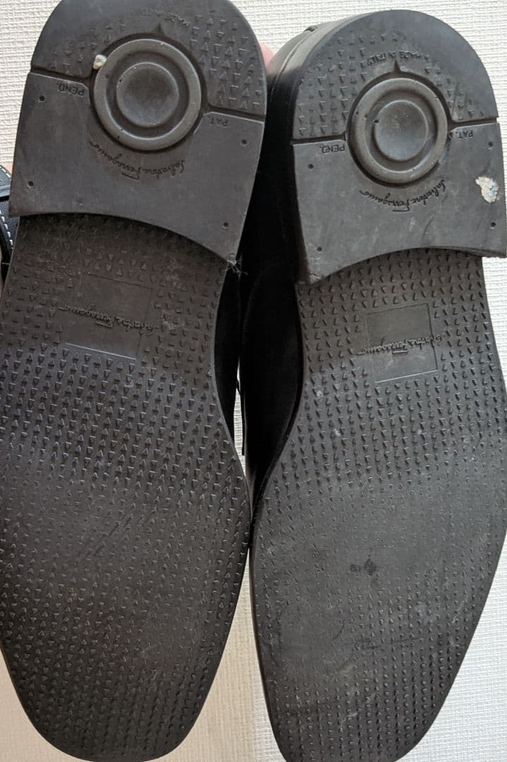 【美品・保存袋付】フェラガモ Uチップ 8 2E (26cm) 外羽根 黒