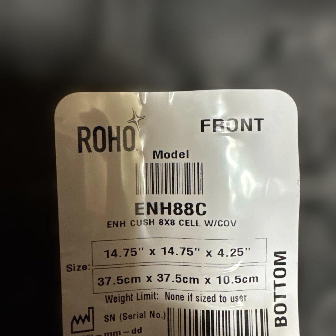 車椅子用クッション 黒 圧力分散機能　 座位バランスの保持　立体的デザイン