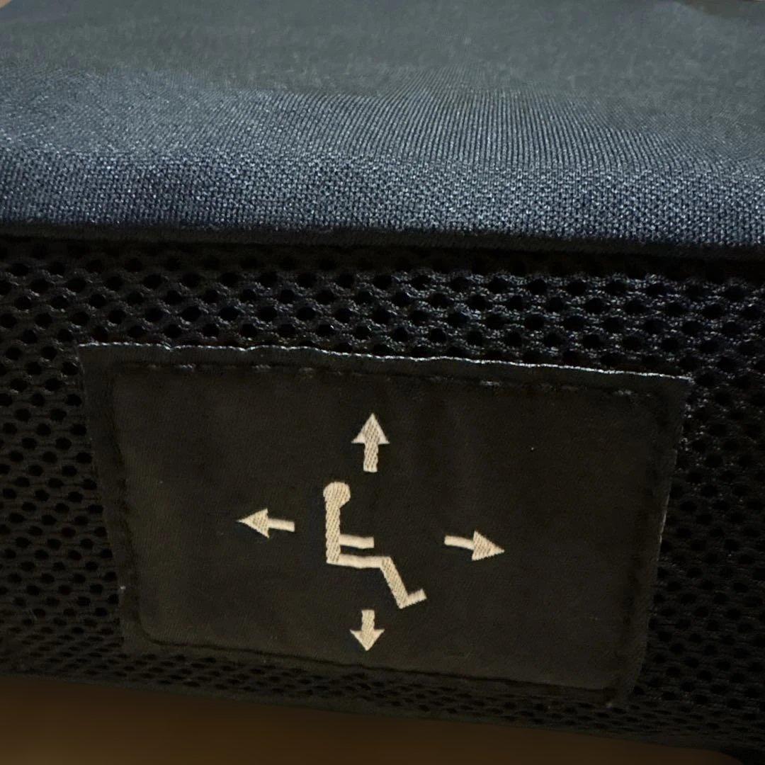 車椅子用クッション 黒 圧力分散機能　 座位バランスの保持　立体的デザイン