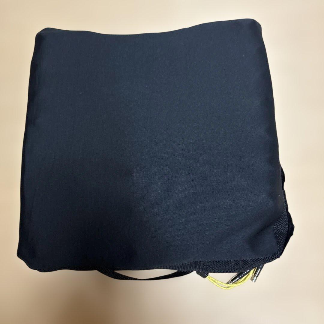 車椅子用クッション 黒 圧力分散機能　 座位バランスの保持　立体的デザイン