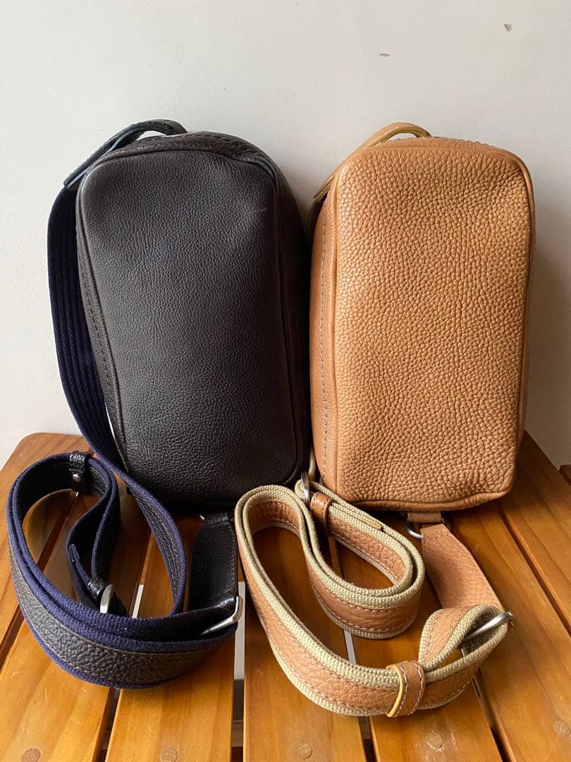 土屋鞄 トーンオイルヌメ ボディポシェット（ミッドナイト、ブラウン）