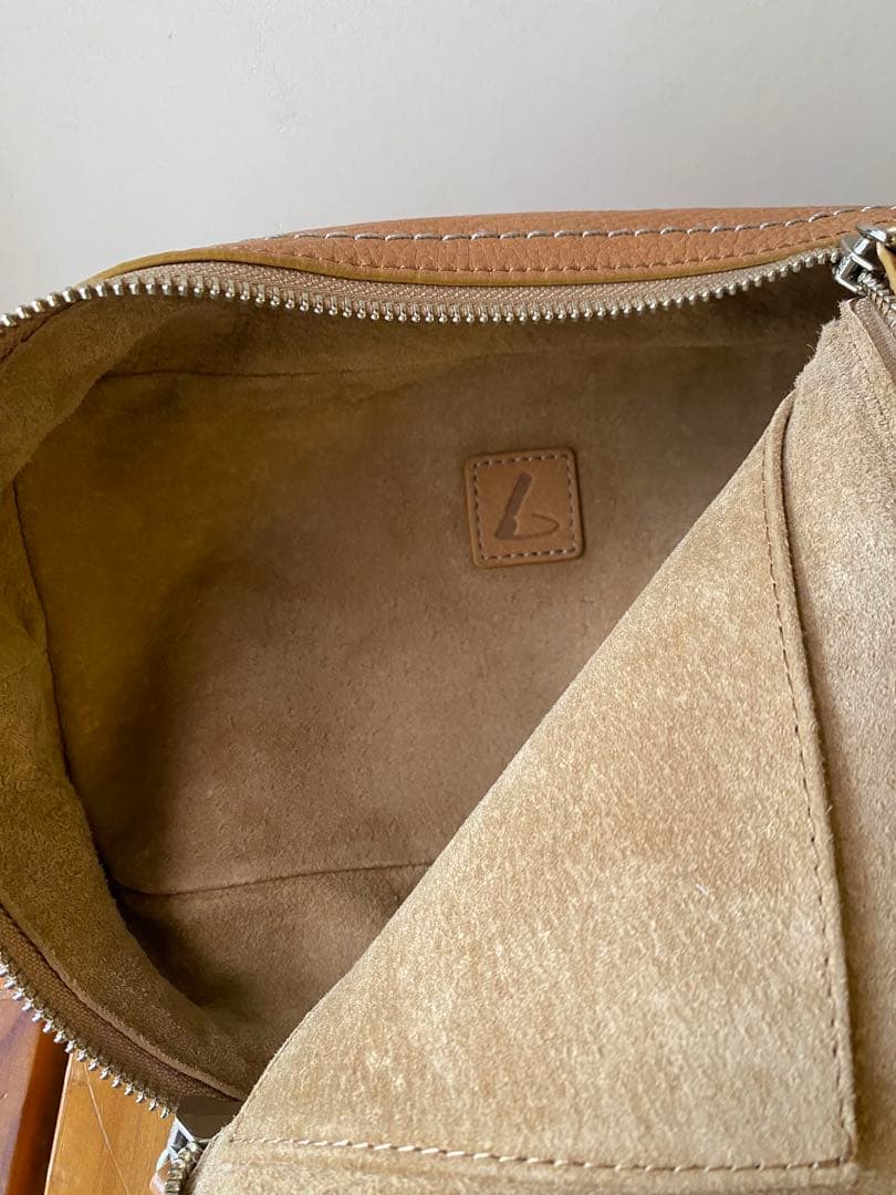 土屋鞄 トーンオイルヌメ ボディポシェット（ミッドナイト、ブラウン）